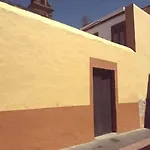 Guaires Nyaraló