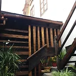 Guaires Nyaraló