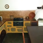 Guaires Nyaraló *